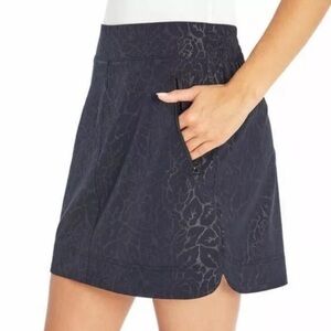 Orvis black travel pull-on athletic skort. Rose embossed. Small. Built in shorts